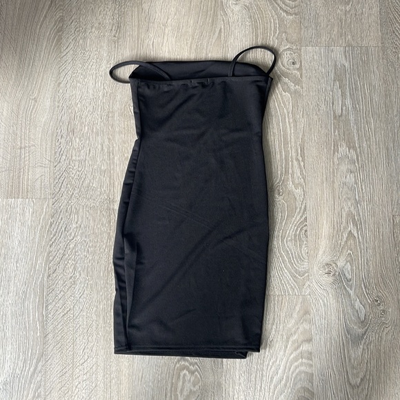 Pretty little thing black dress - Picture 3 of 3